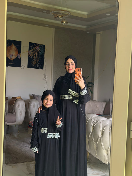 : إسدال  أنيقة بتطريز فضي