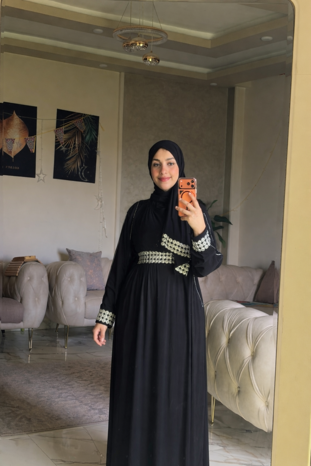 : إسدال  أنيقة بتطريز فضي